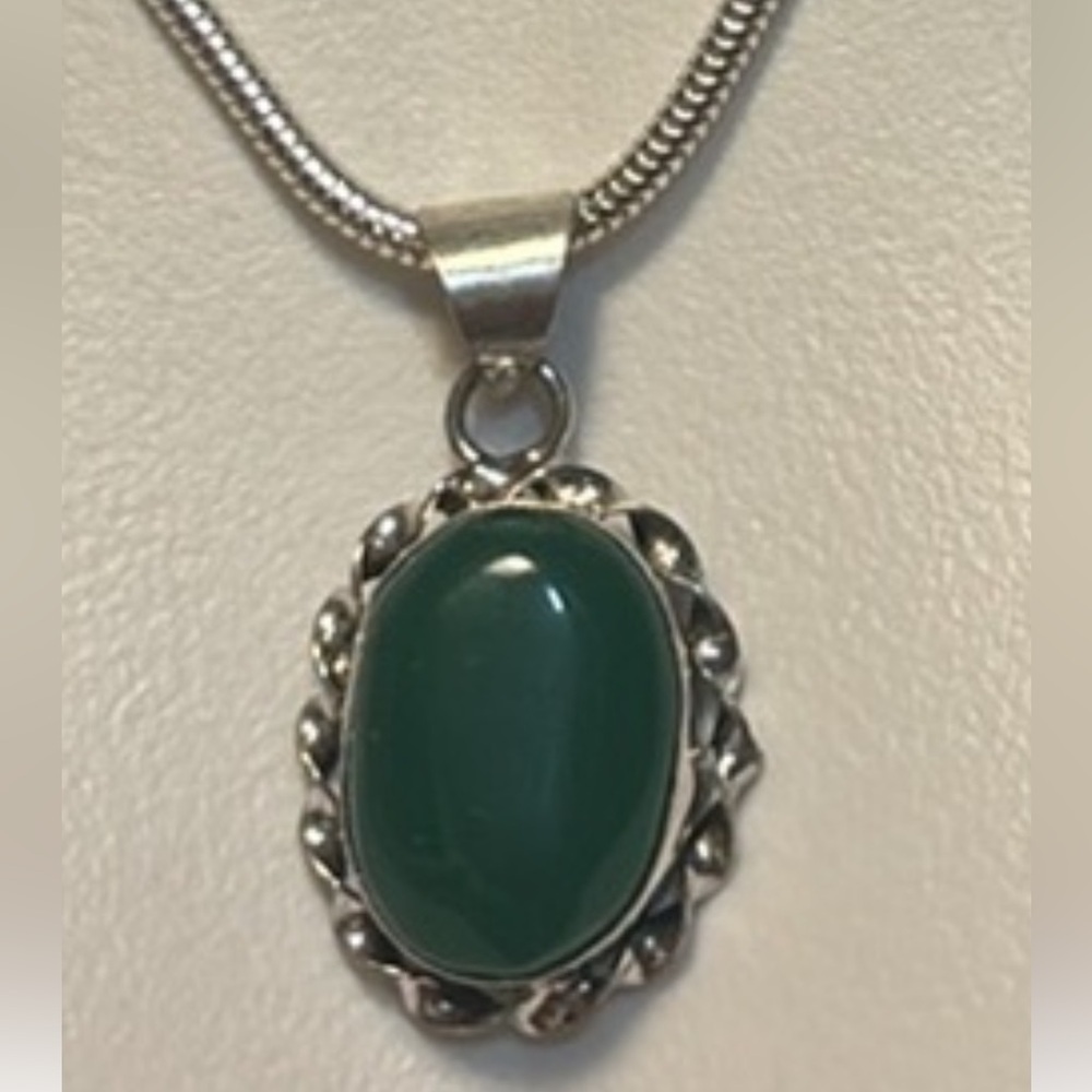 Elegant Green Pendant Necklace